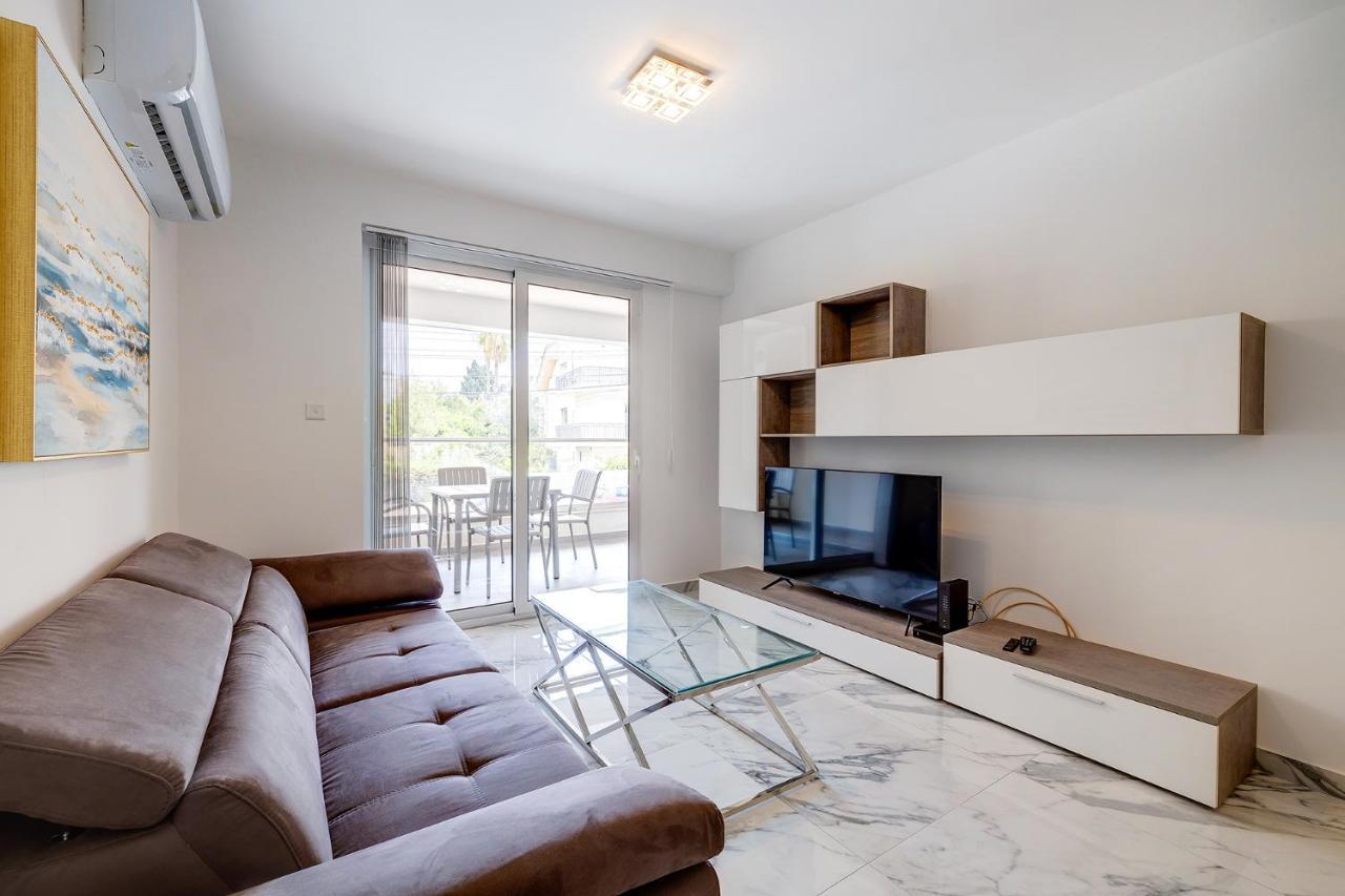 Modern Apartment Steps To St George'S Bay Saint Julian's Exterior photo